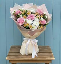 Букет цветов из:  Гвоздики, Орхидеи и Розы #REPLACE_PRED# Мамонтово Алтайский край