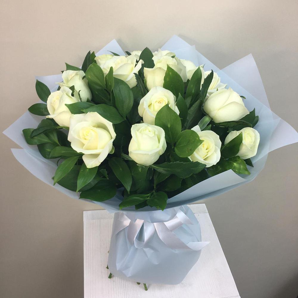 Букет 15 Белых роз Проуд в Мамонтово Алтайский край