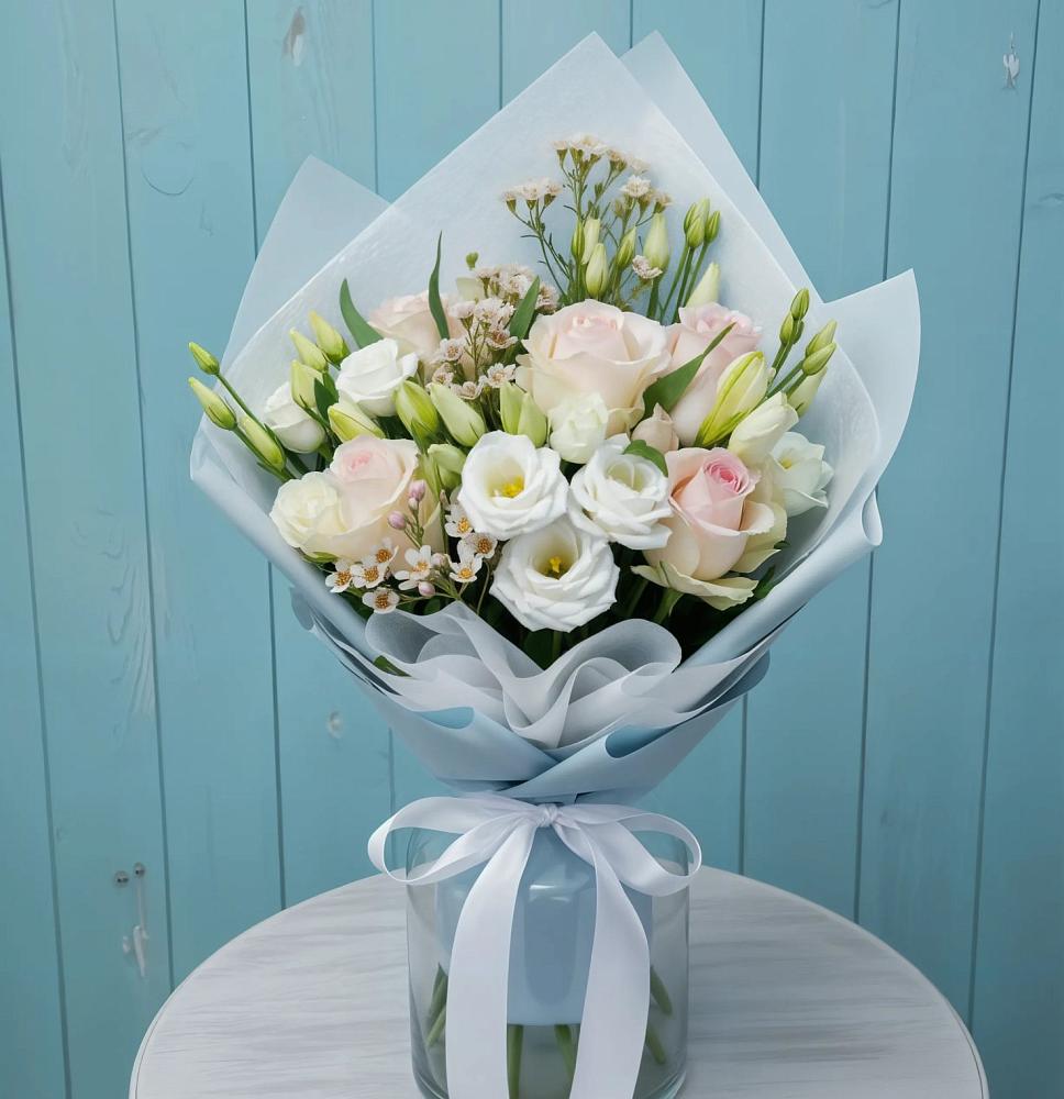 Букет цветов из: Розы и Лизиантусы в Мамонтово Алтайский край