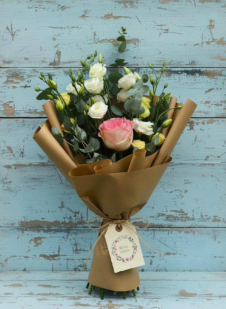 Букет цветов из: Розы и Лизиантусы в Мамонтово Алтайский край