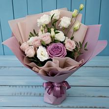Букет цветов из:  Розы и Лизиантусы в Мамонтово Алтайский край
