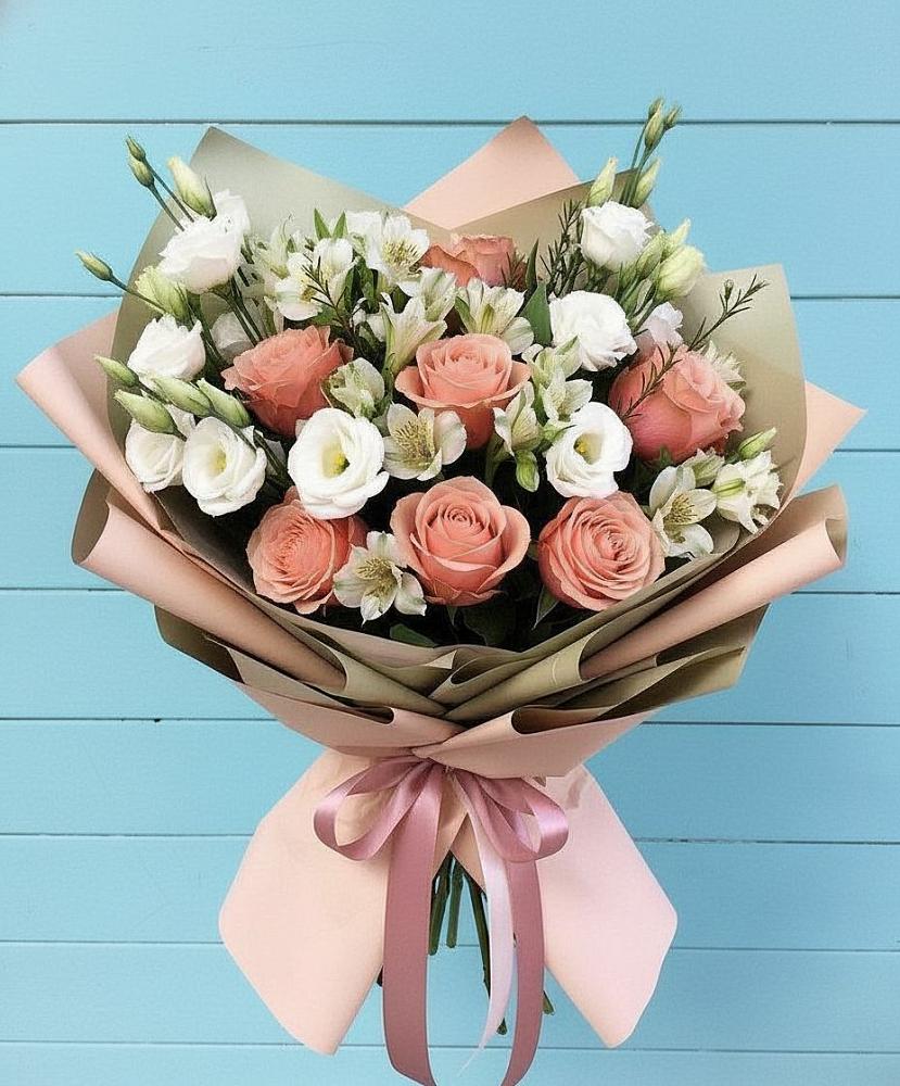 Букет цветов из: Розы, Альстромерии и Лизиантусы в Мамонтово Алтайский край