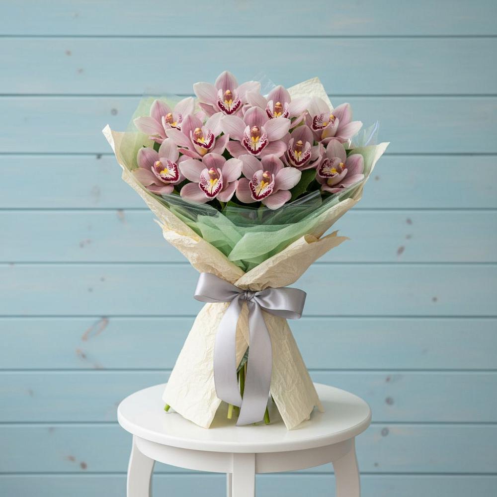 Букет цветов из: Орхидеи и Розы в Мамонтово Алтайский край