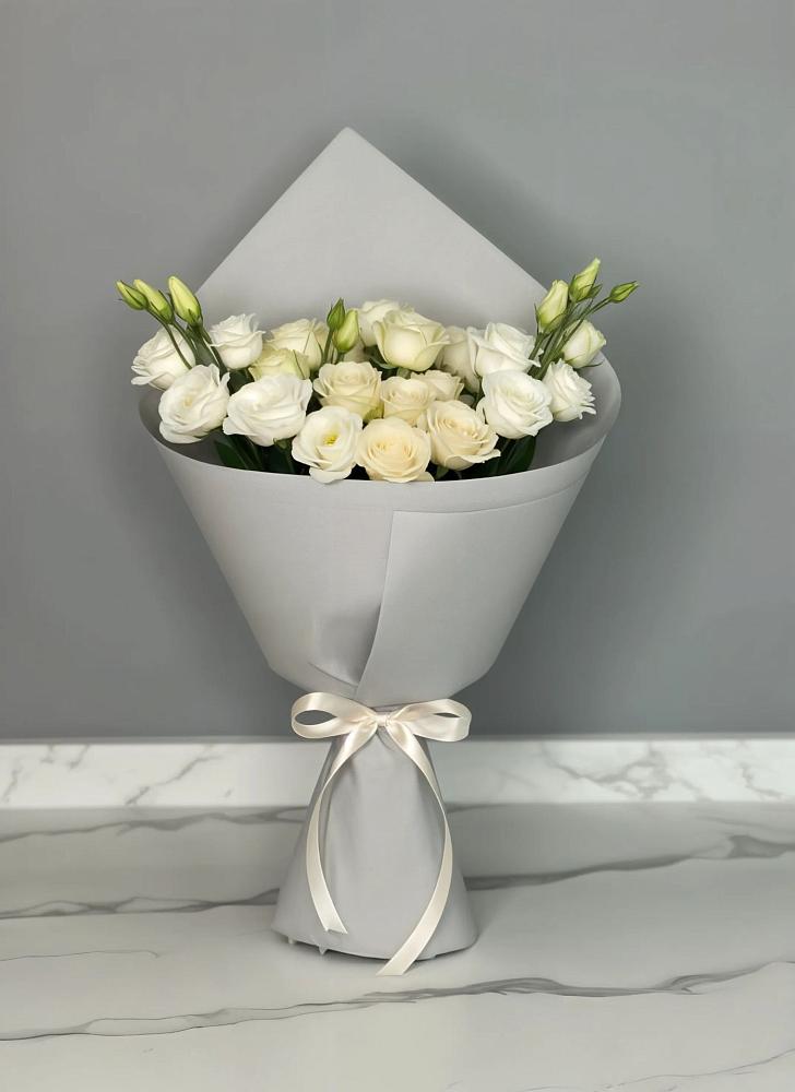 Букет цветов из: Розы и Лизиантусы в Мамонтово Алтайский край