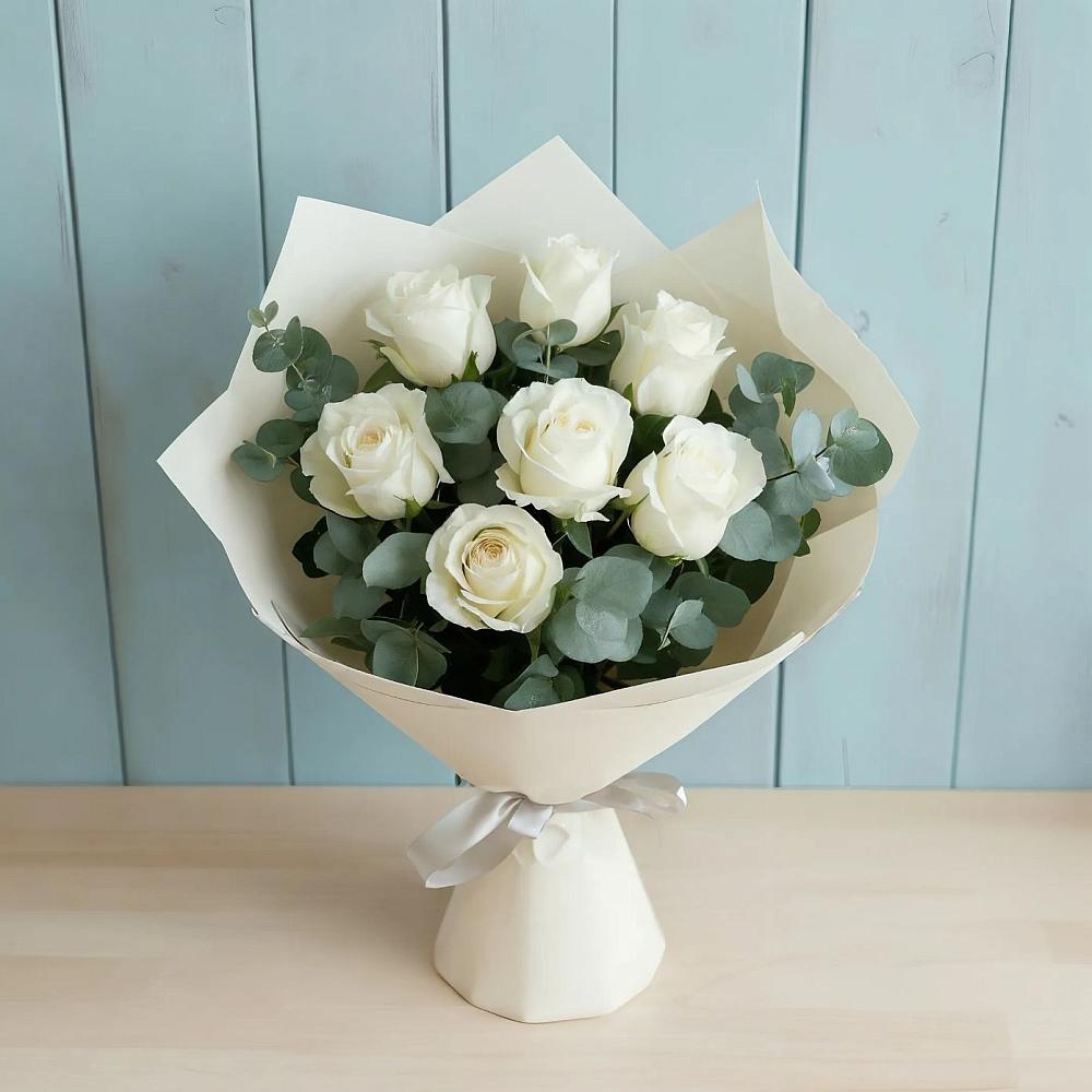 Букет Белые розы в Эвкалипте в Мамонтово Алтайский край