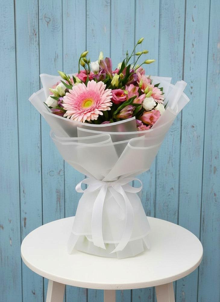 Букет цветов из: Герберы, Альстромерии и Лизиантусы в Мамонтово Алтайский край