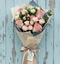 Букет цветов из:  Розы в Мамонтово Алтайский край