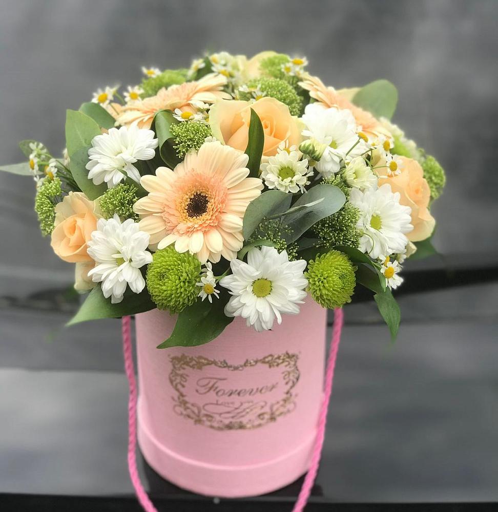 Цветочная композиция из Розы, Герберы и Хризантемы в шляпной коробке в Мамонтово Алтайский край