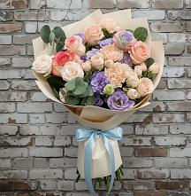 Букет цветов из:  Розы, Лизиантусы и Гвоздики #REPLACE_PRED# Мамонтово Алтайский край