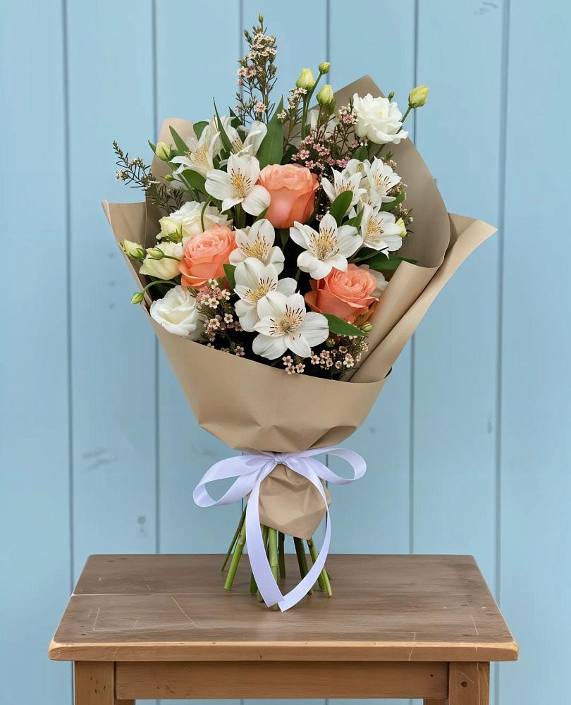 Букет цветов из: Альстромерии, Лизиантусы, Розы и Хризантемы в Мамонтово Алтайский край