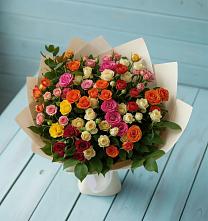 Букет Микс из разноцветных кустовых роз в Мамонтово Алтайский край