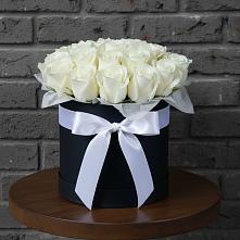 Цветочная композиция из Розы в шляпной коробке в Мамонтово Алтайский край