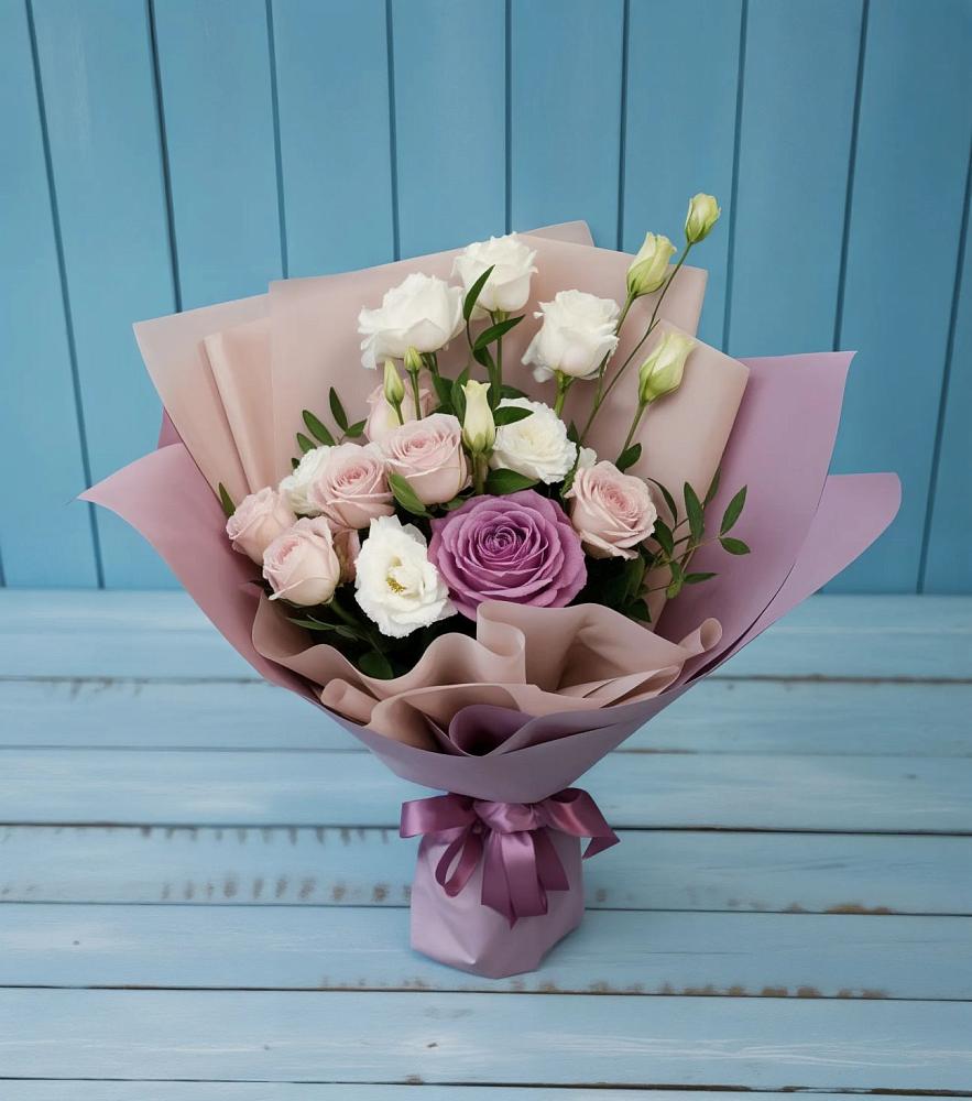 Букет цветов из: Розы и Лизиантусы в Мамонтово Алтайский край