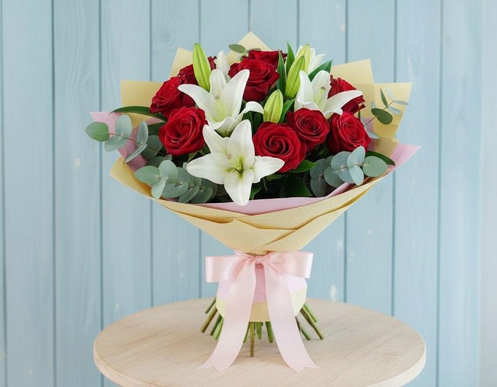 Букет цветов из: Лилии и Розы в Мамонтово Алтайский край
